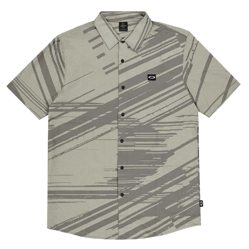 Oakley - Men's Tempo Woven Short Sleeve Shirt (FOA404022 2A9)