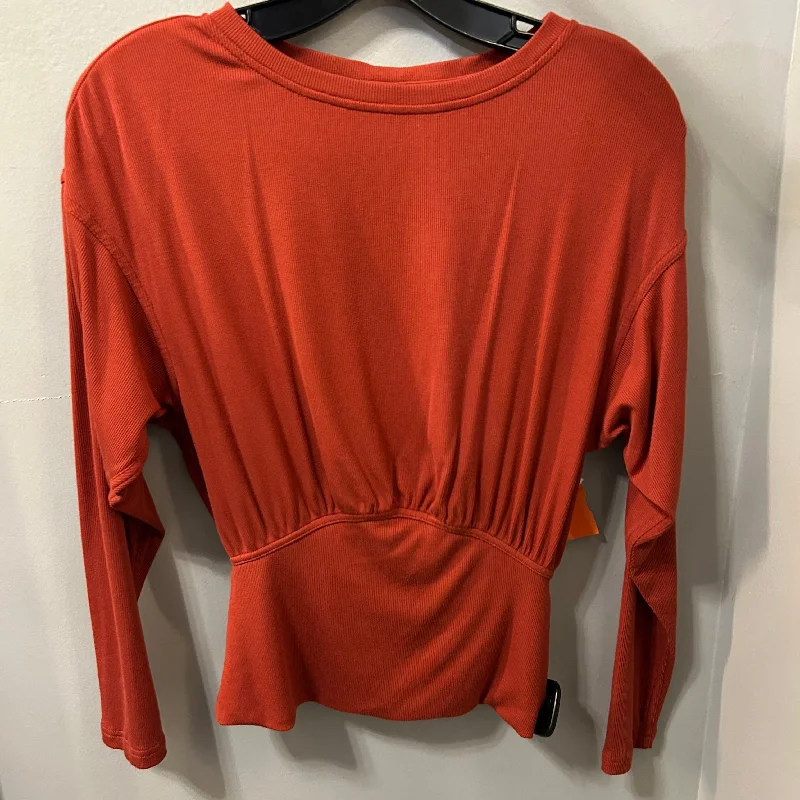 Athletic Top Long Sleeve Crewneck By Lululemon In Red, Size: S